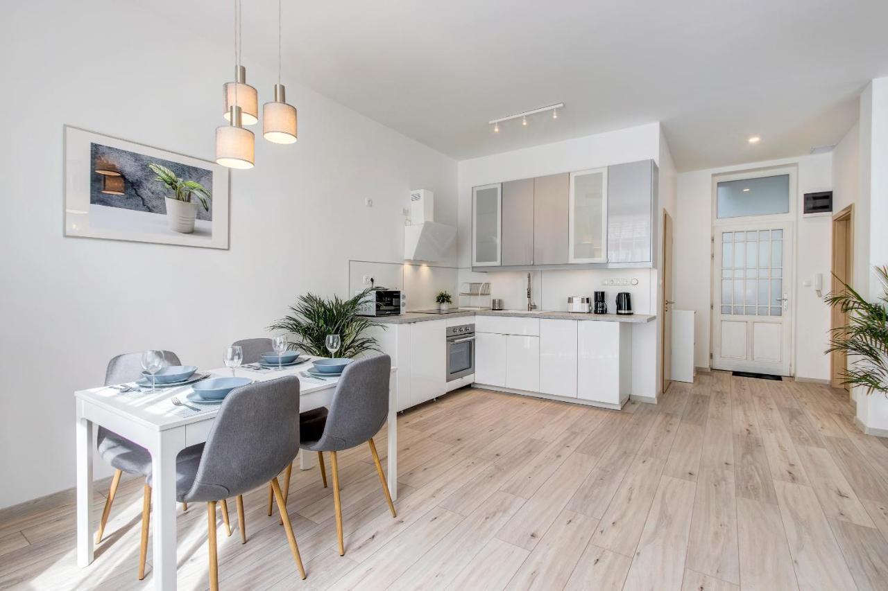 Rozsa Appartement *
