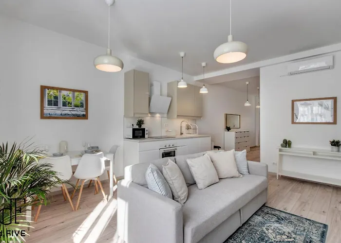 Rozsa Apartments