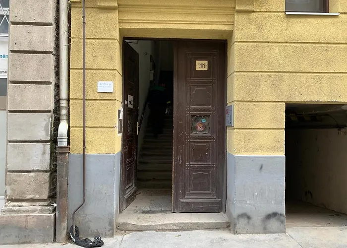 Rozsa Apartments